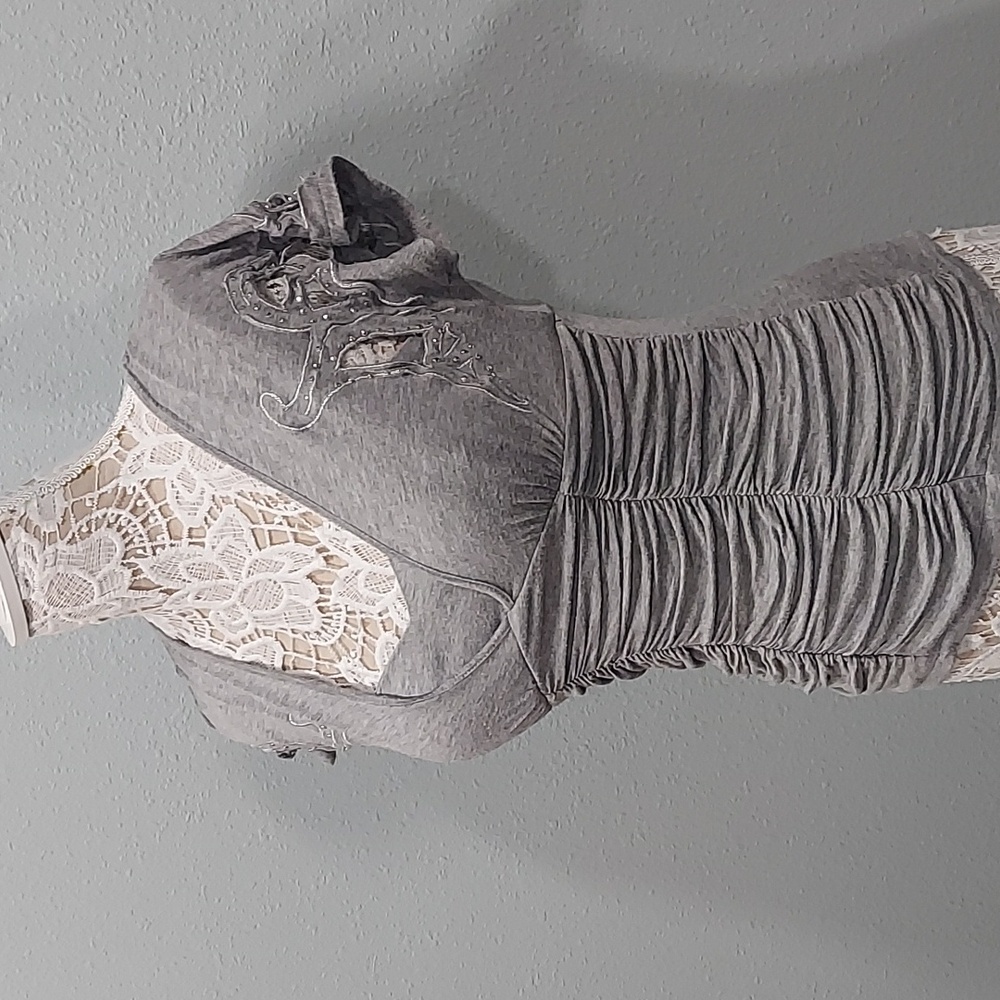 Women’s Gray Ruched Short Sleeve V-Neck Top